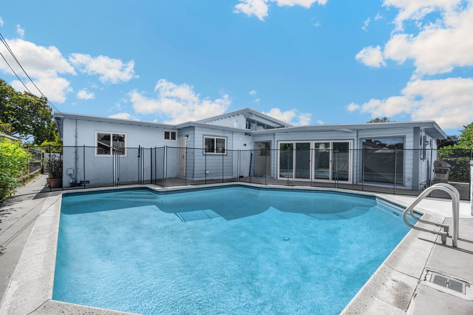 Fullerton House: 1201 West Baker Avenue