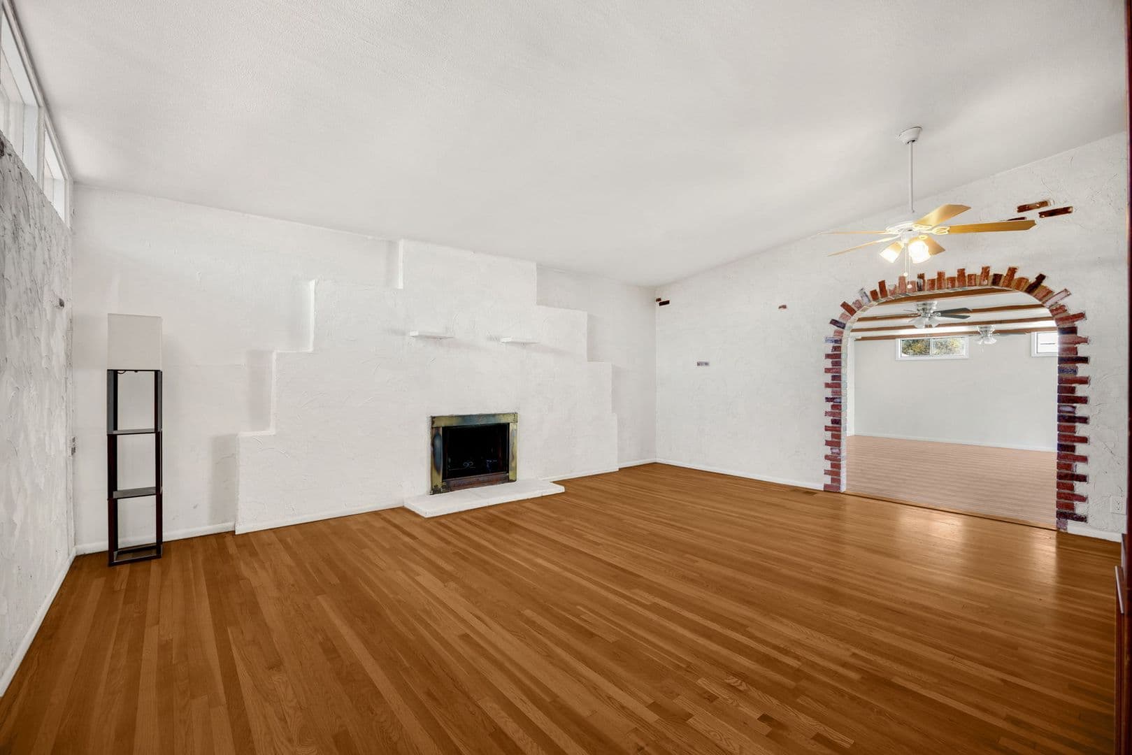 Fullerton House: 1201 West Baker Avenue