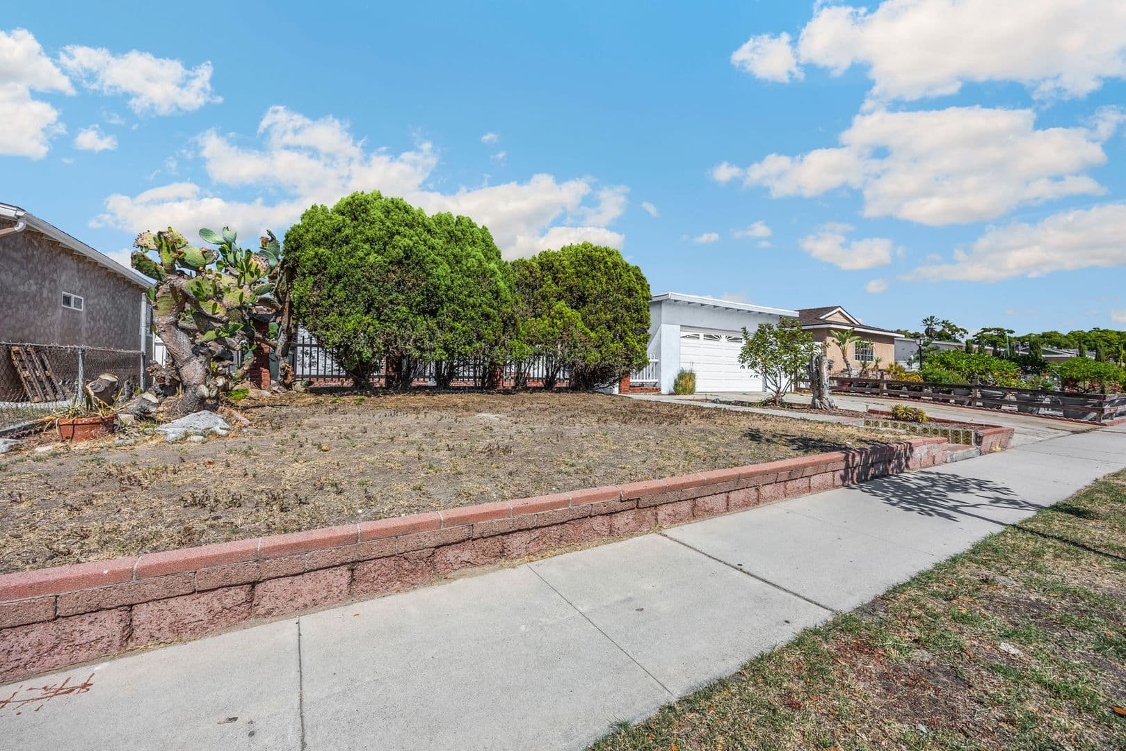 Fullerton House: 1201 West Baker Avenue
