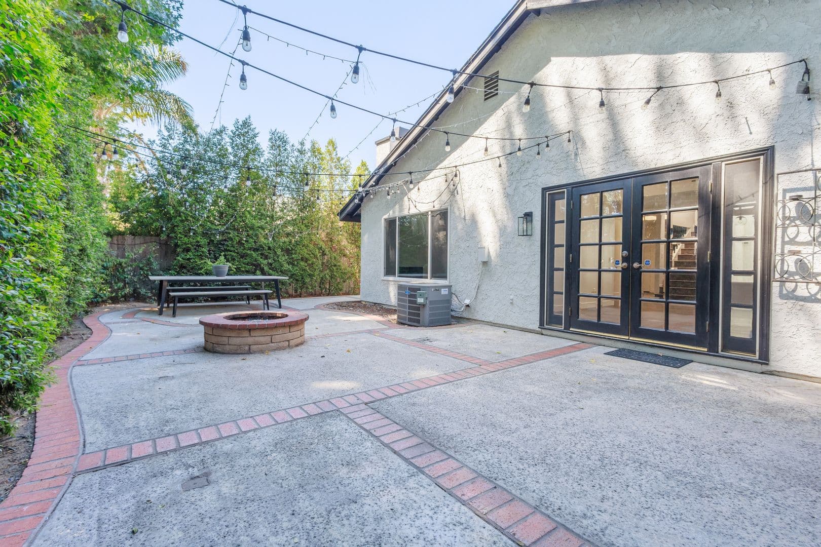 Ontario House: 640 E Banyan St