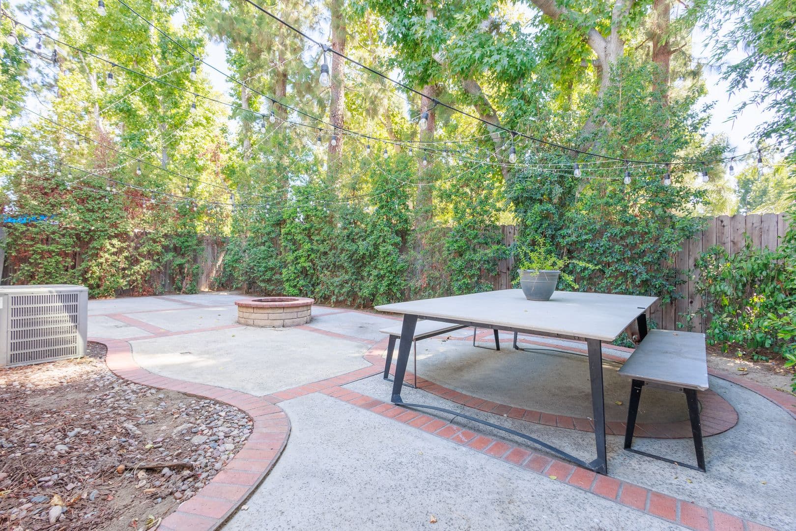 Ontario House: 640 E Banyan St