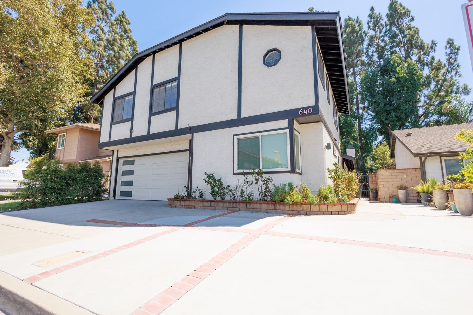 Ontario House: 640 E Banyan St