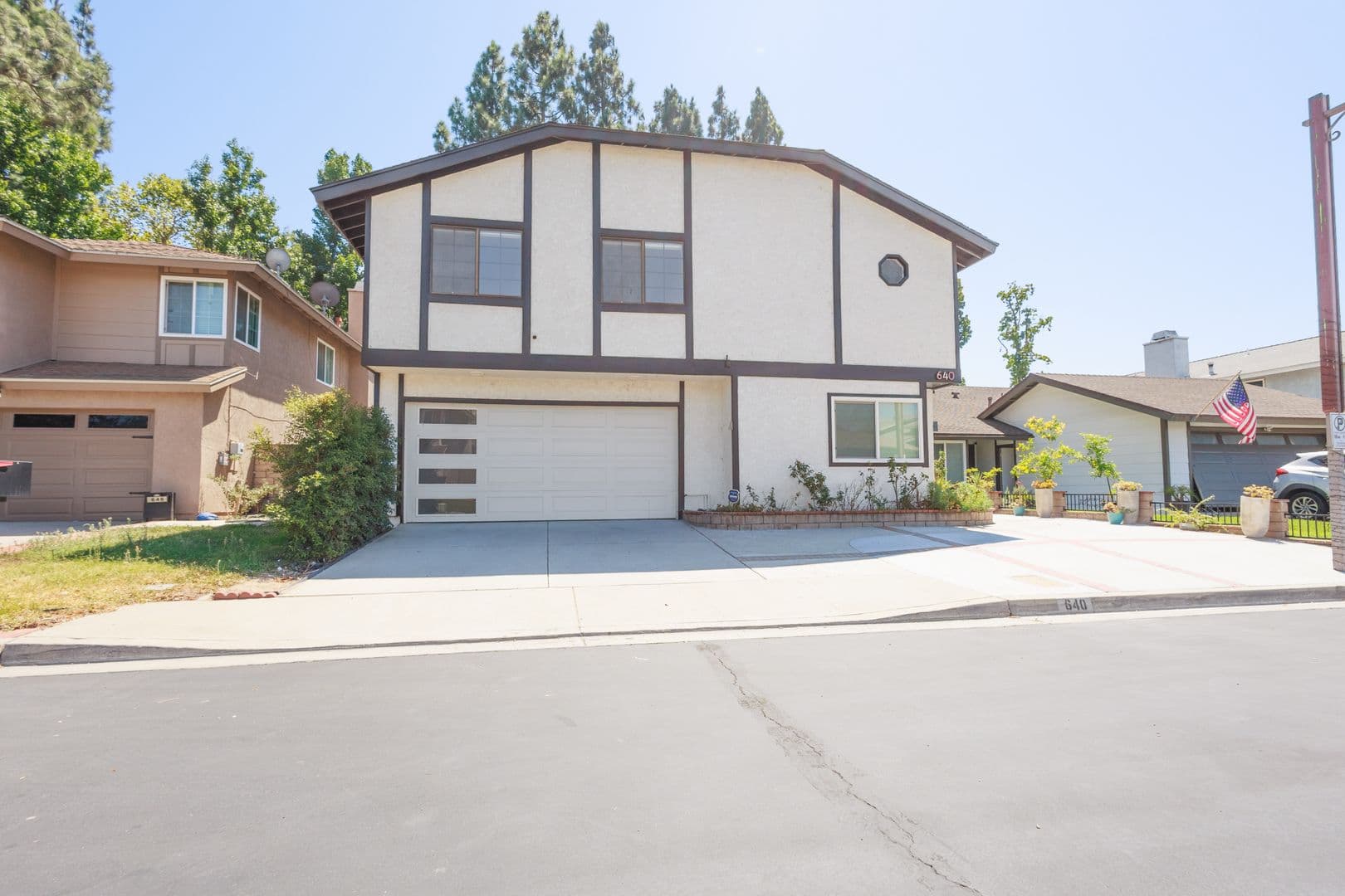 Ontario House: 640 E Banyan St