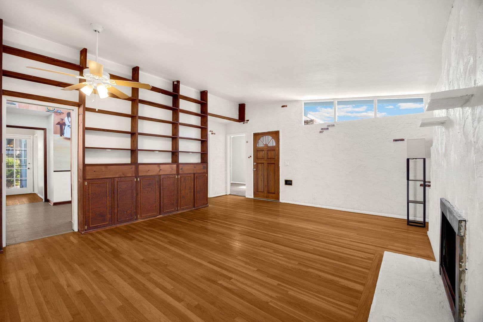 Fullerton House: 1201 West Baker Avenue