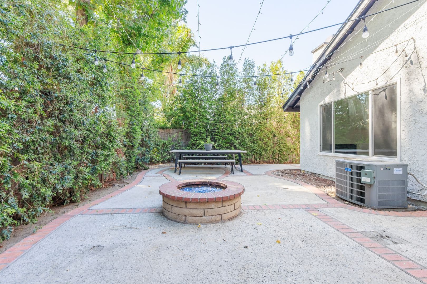Ontario House: 640 E Banyan St