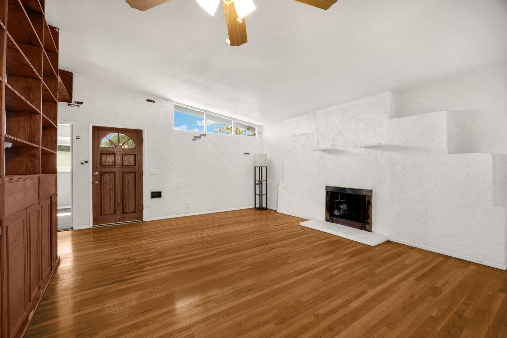 Fullerton House: 1201 West Baker Avenue