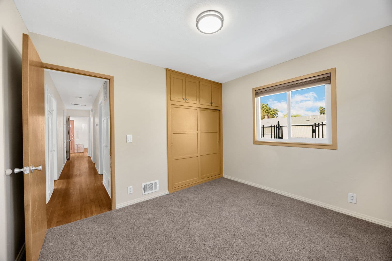 Fullerton House: 1201 West Baker Avenue