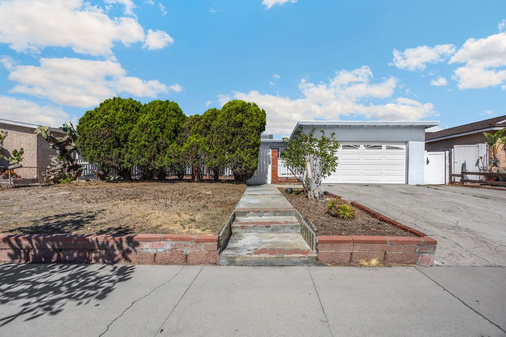 Fullerton House: 1201 West Baker Avenue