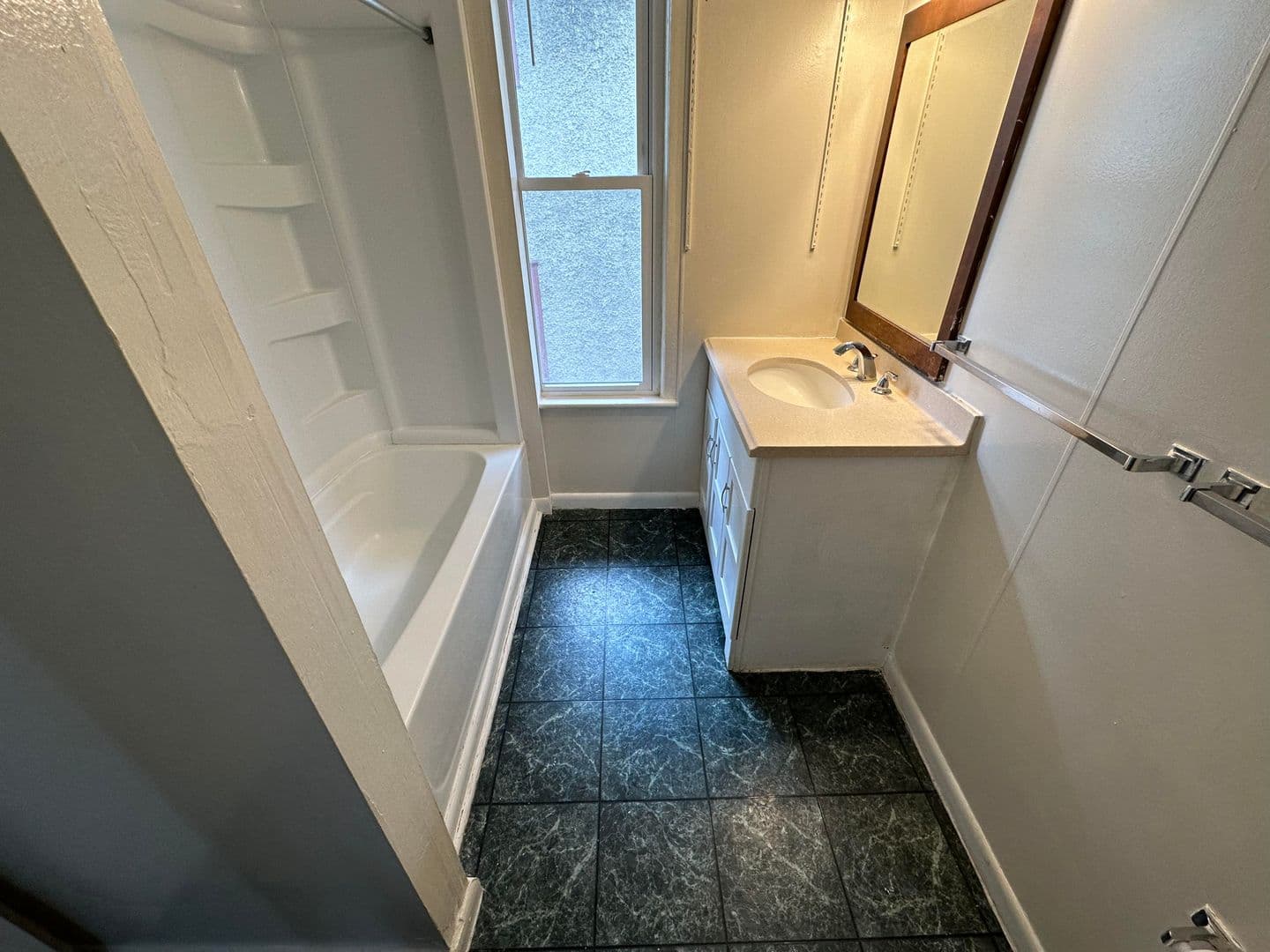Ithaca Apartment: 129 College Avenue