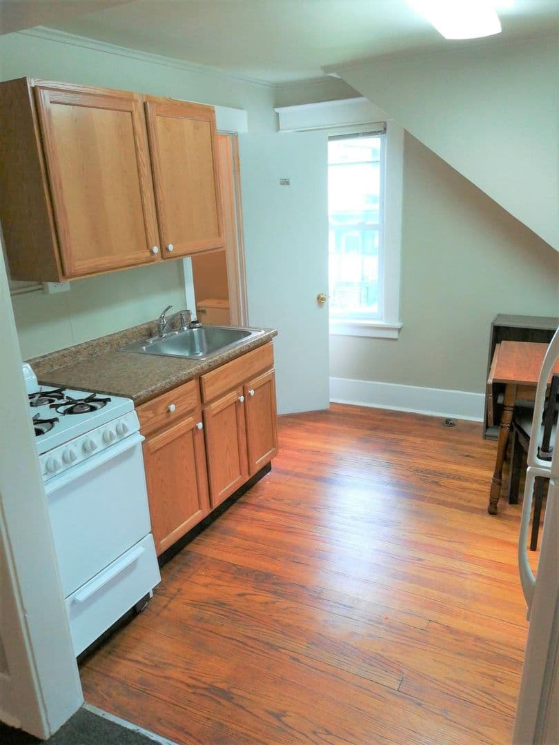 Ithaca Apartment: 308 Fairmount Ave