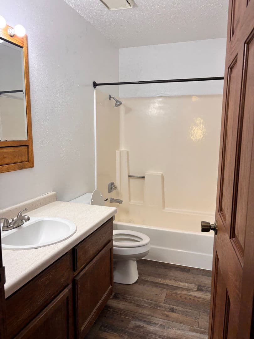 Bismarck Apartment: 2715 Hawken st