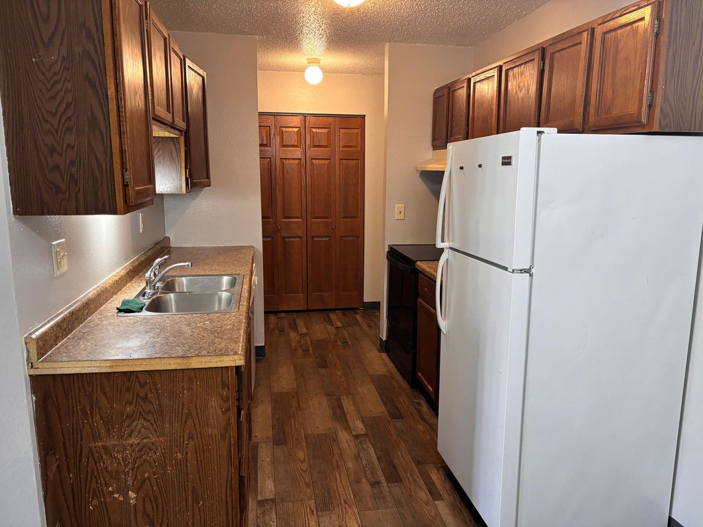 Bismarck Apartment: 2715 Hawken st