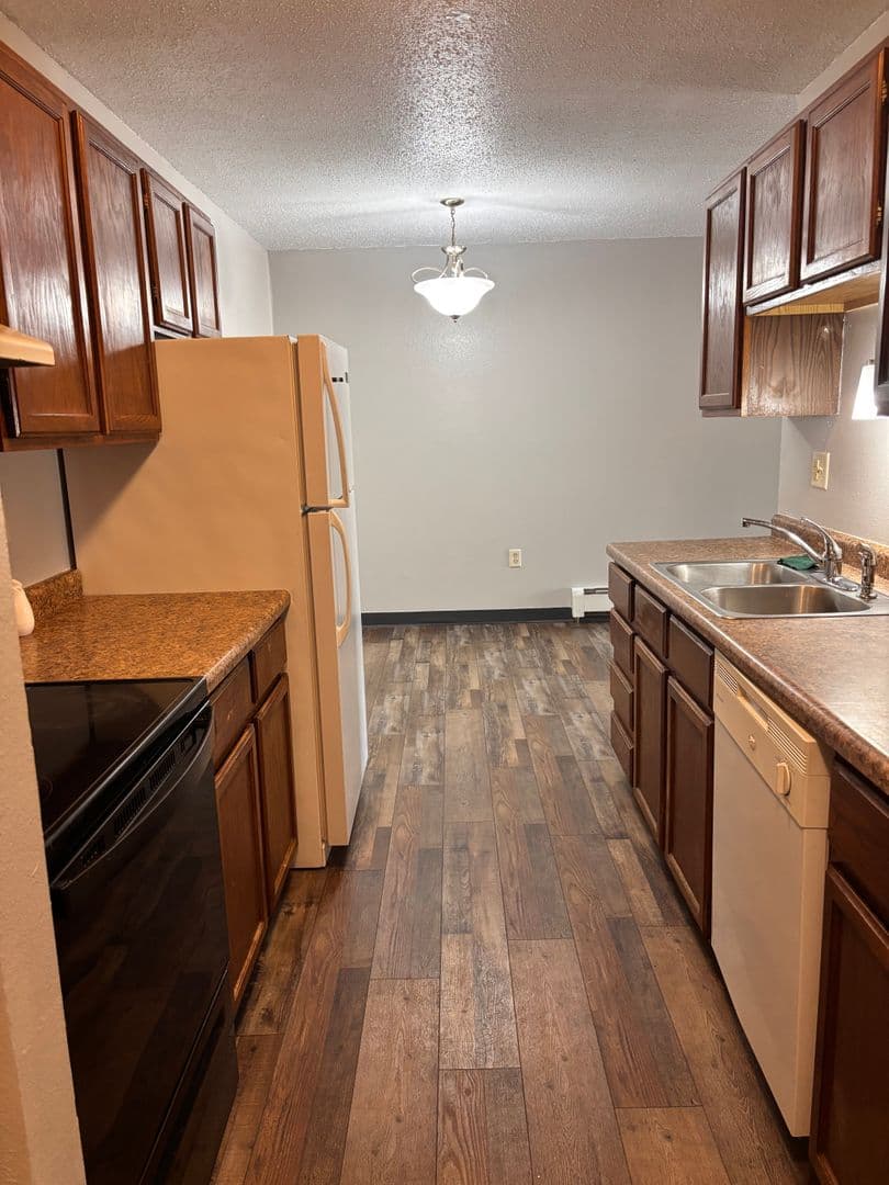 Bismarck Apartment: 2715 Hawken st