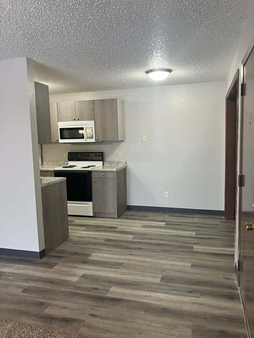 MANDAN Apartment: 1218 3RD ST NE