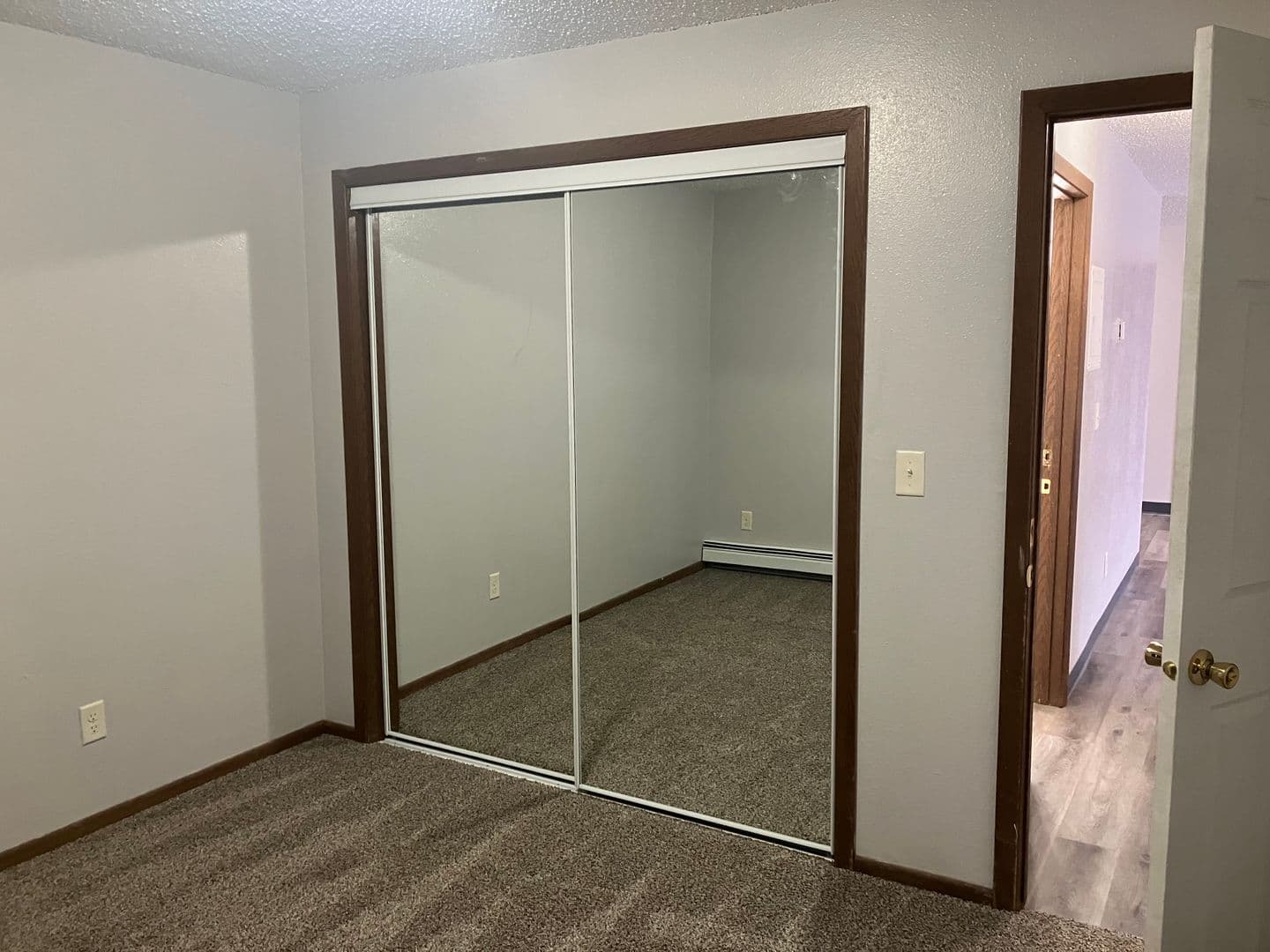 MANDAN Apartment: 1218 3RD ST NE