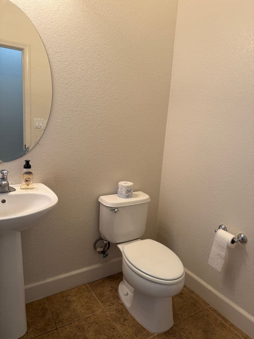 Sacramento House: 5221 Clearly Lane