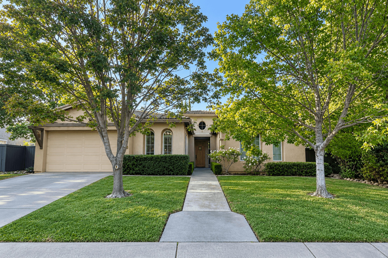 Sacramento House: 5221 Clearly Lane