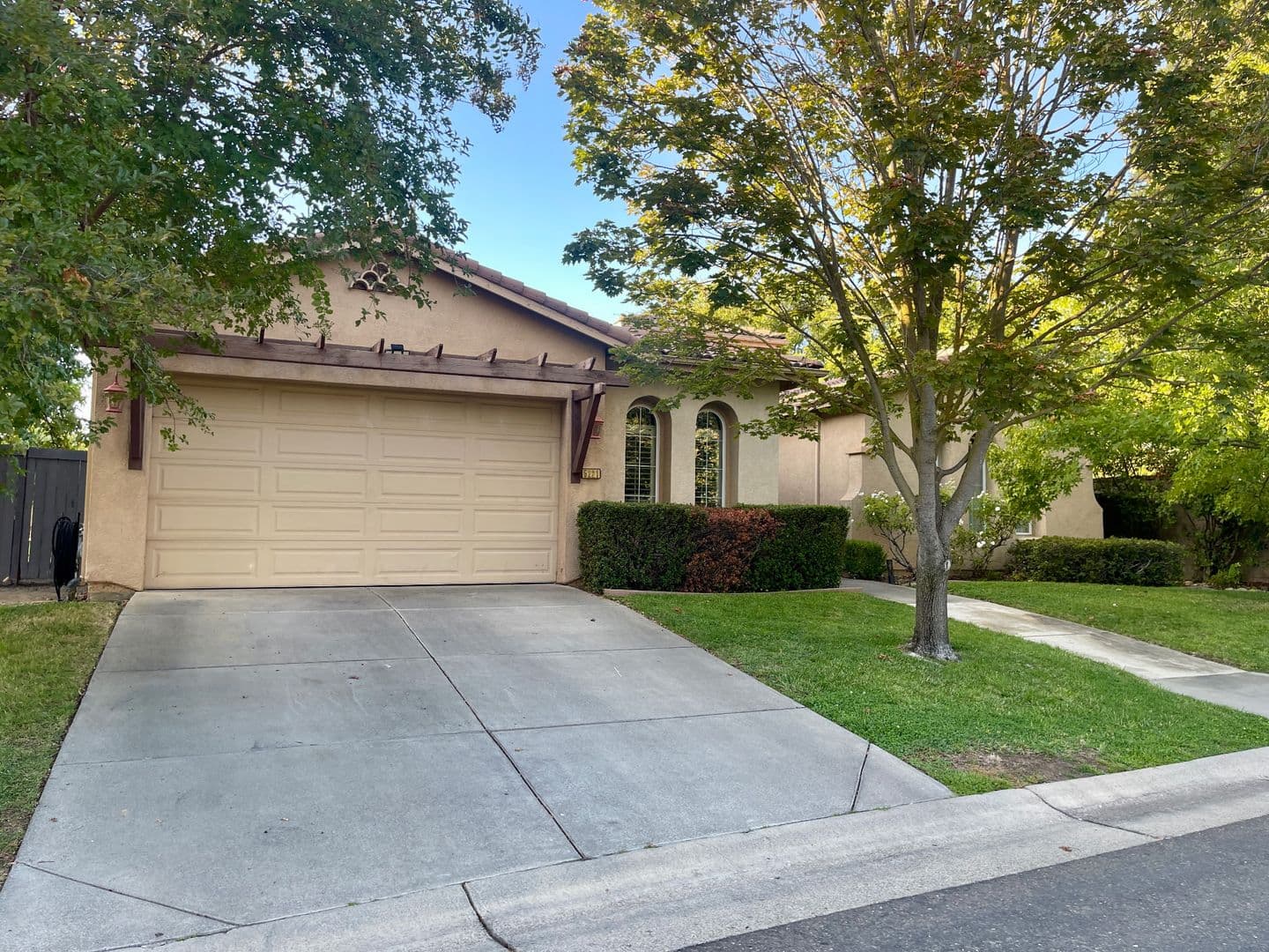 Sacramento House: 5221 Clearly Lane