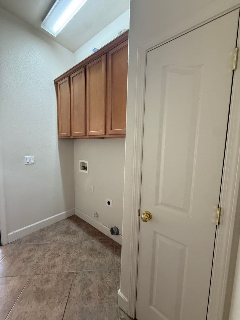 Sacramento House: 5221 Clearly Lane