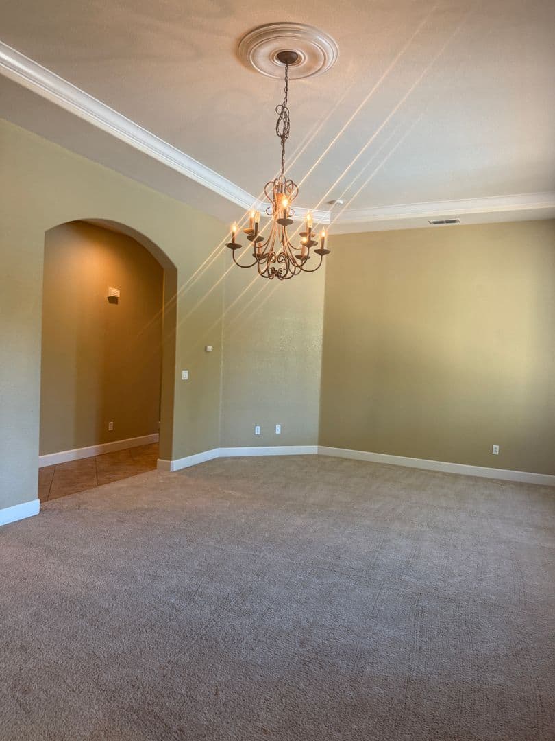 Sacramento House: 5221 Clearly Lane