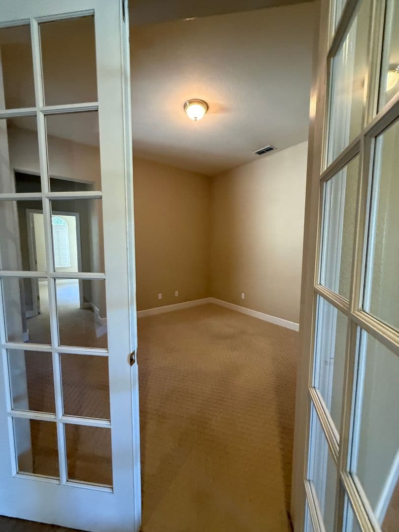 Sacramento House: 5221 Clearly Lane