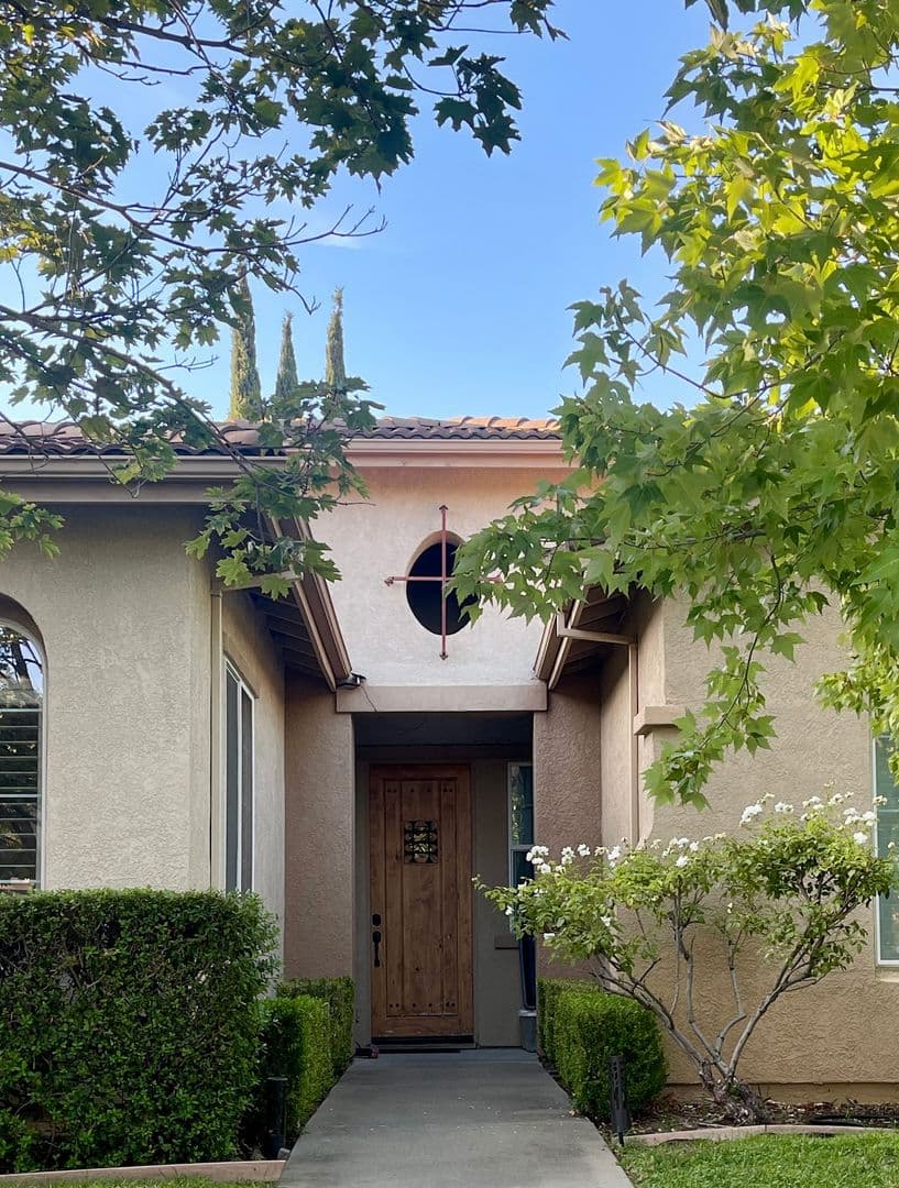 Sacramento House: 5221 Clearly Lane
