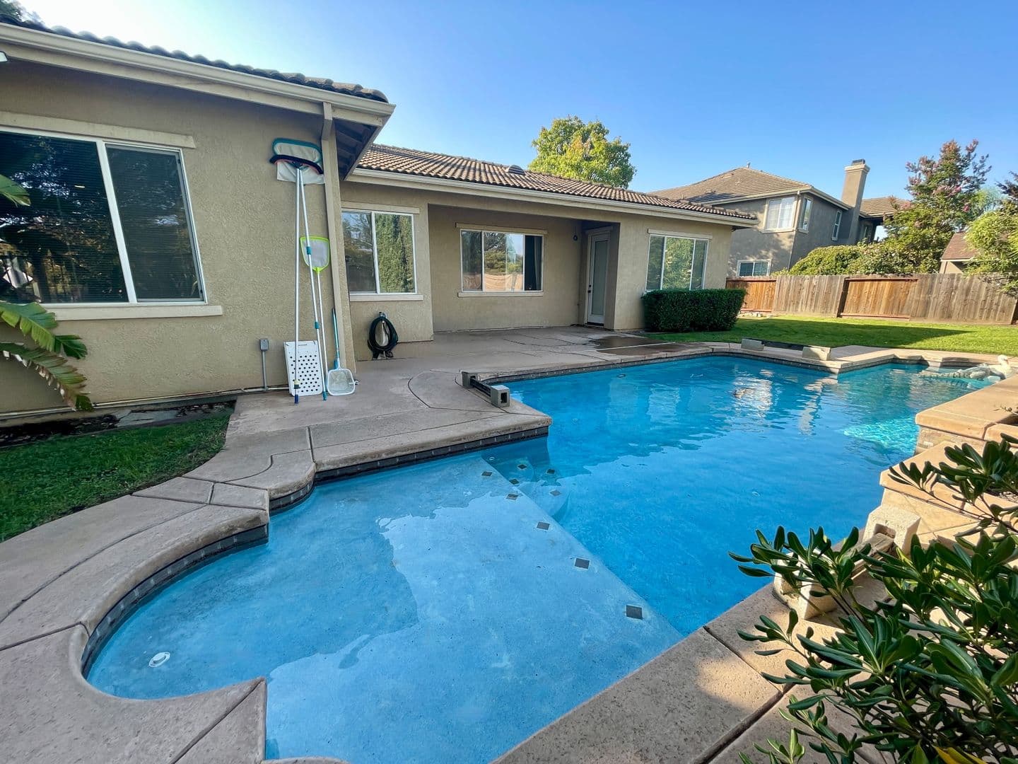 Sacramento House: 5221 Clearly Lane