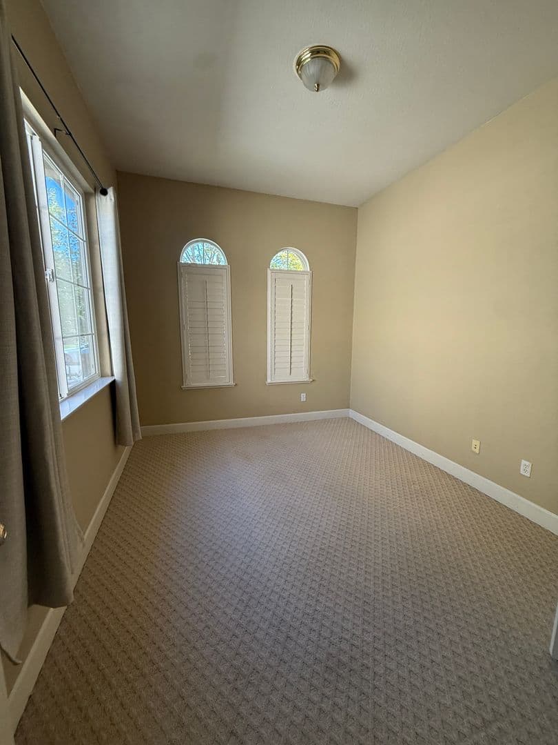 Sacramento House: 5221 Clearly Lane