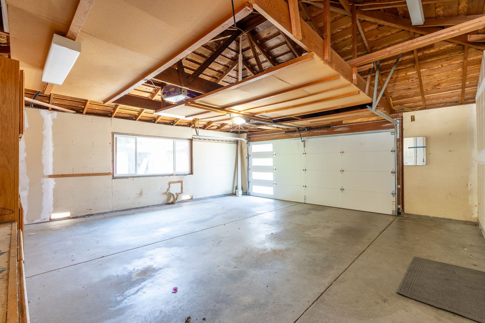 Saratoga House: 19387 Ranfre Lane