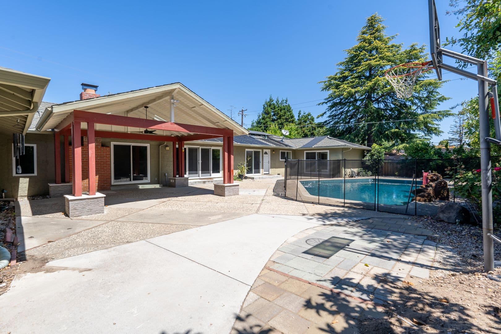 Saratoga House: 19387 Ranfre Lane