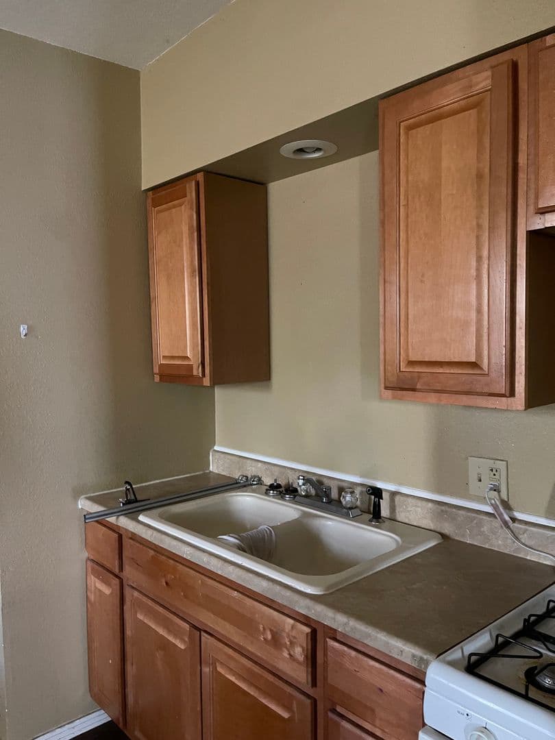 Florence Apartment: 434 - 502 W Main St