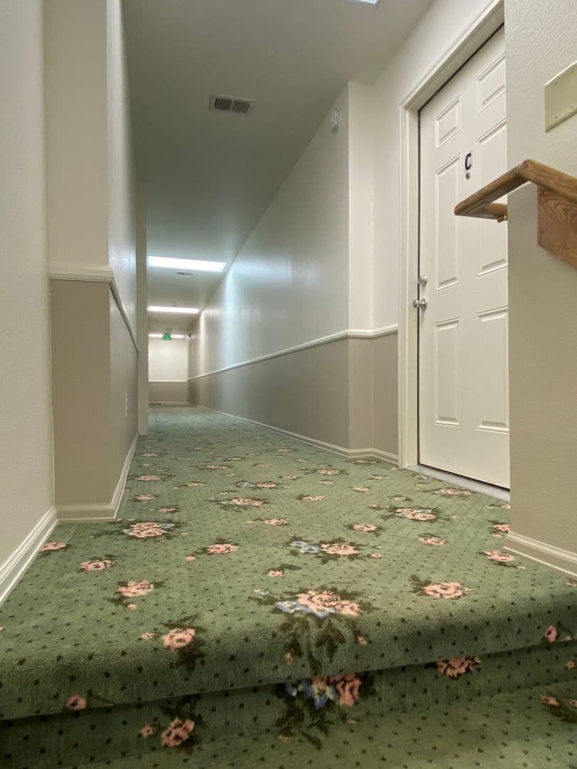 Florence Apartment: 100 E Main