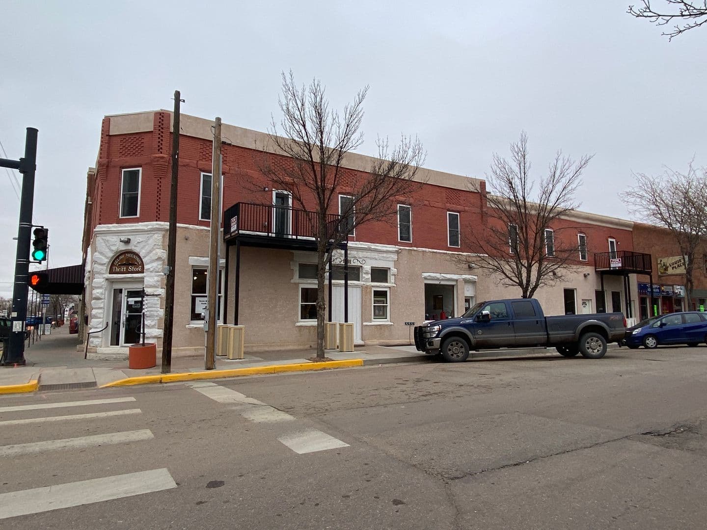 Florence Apartment: 100 E Main