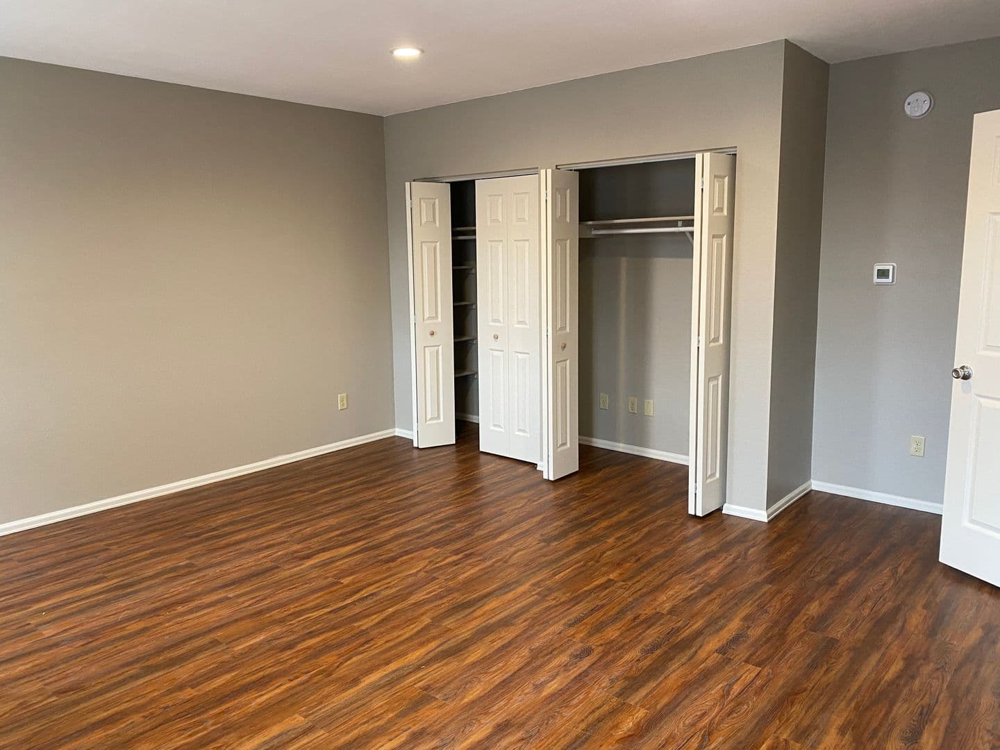 Florence Apartment: 100 E Main