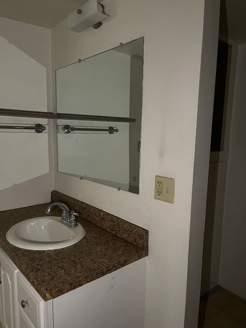 Florence Apartment: 434 - 502 W Main St