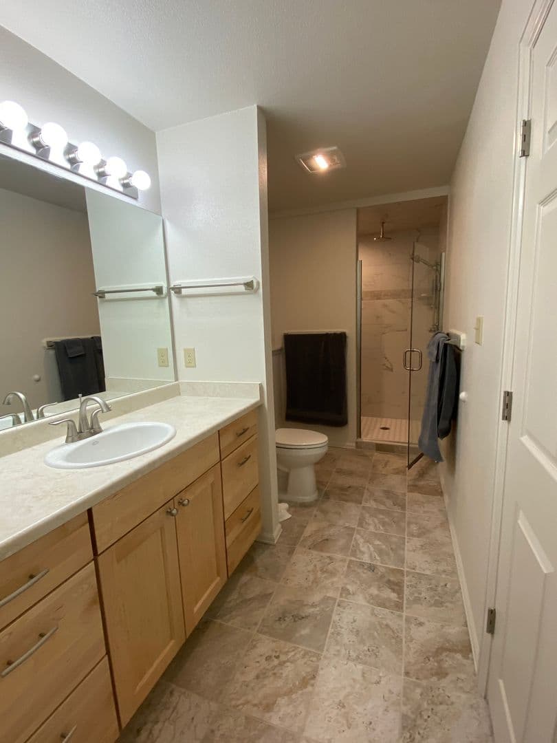 Florence Apartment: 100 E Main
