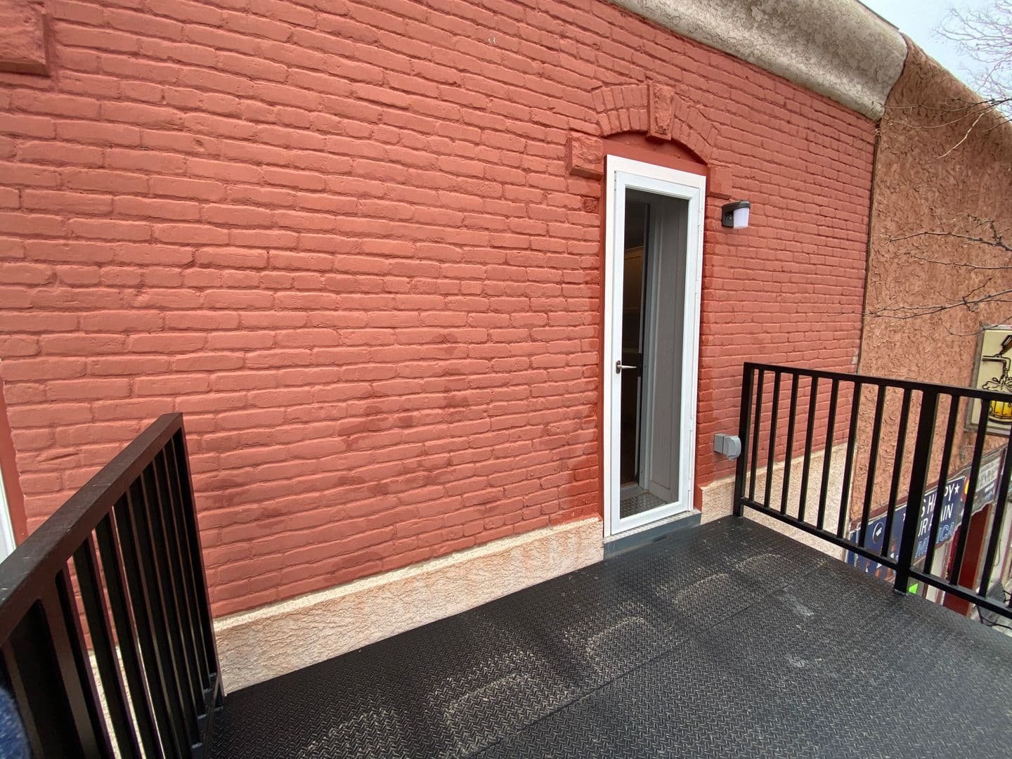 Florence Apartment: 100 E Main