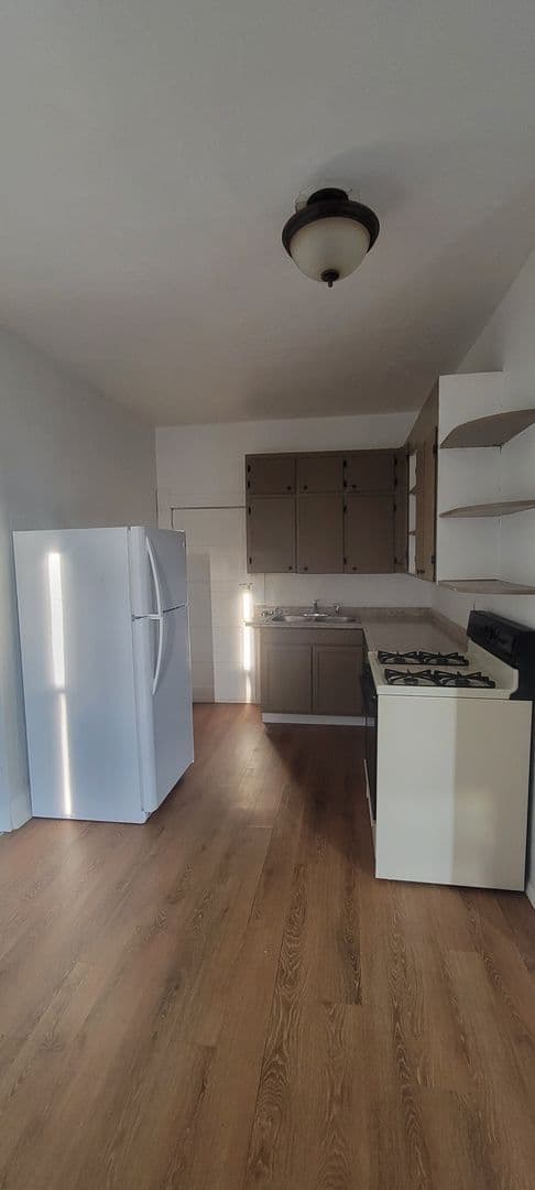 Florence Apartment: 434 - 502 W Main St