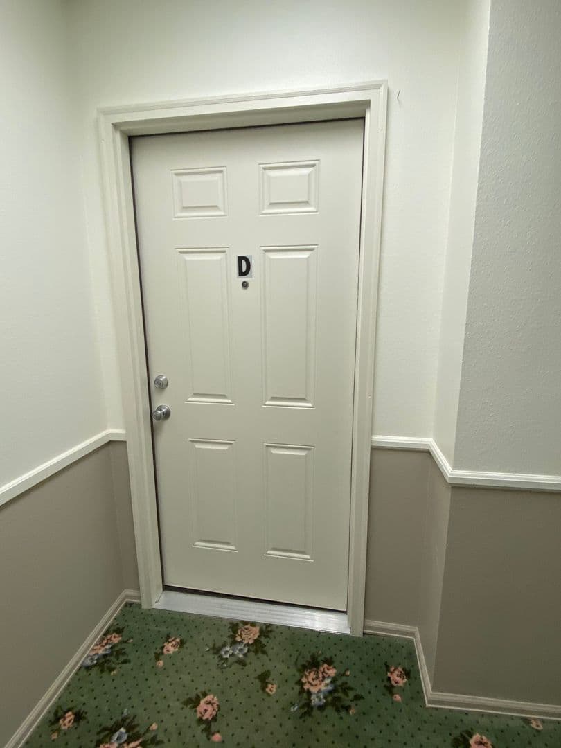 Florence Apartment: 100 E Main