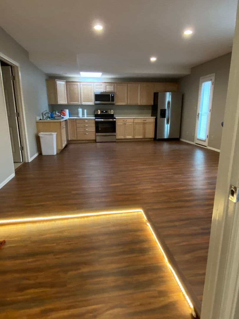 Florence Apartment: 100 E Main