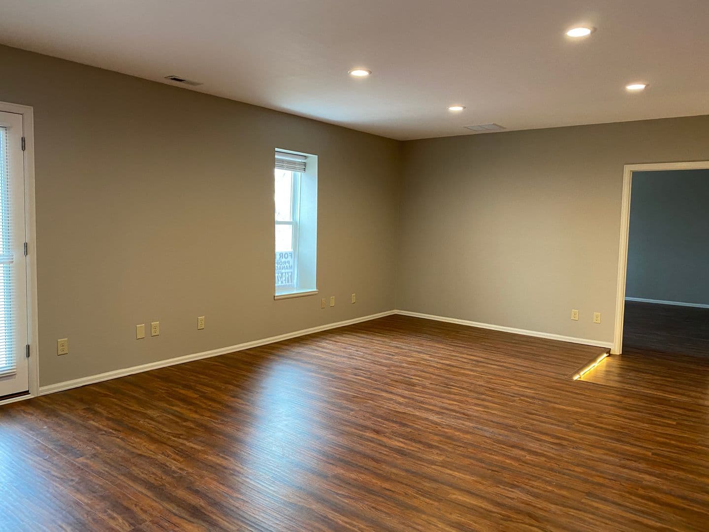 Florence Apartment: 100 E Main