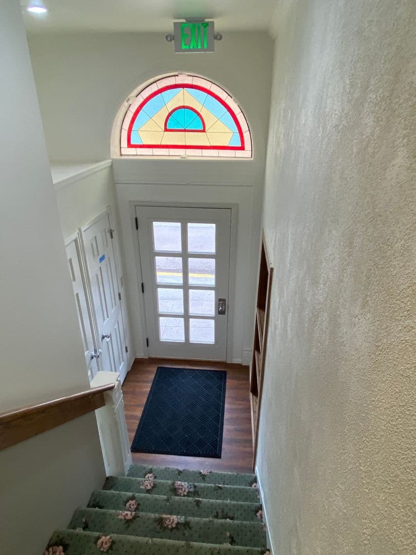 Florence Apartment: 100 E Main