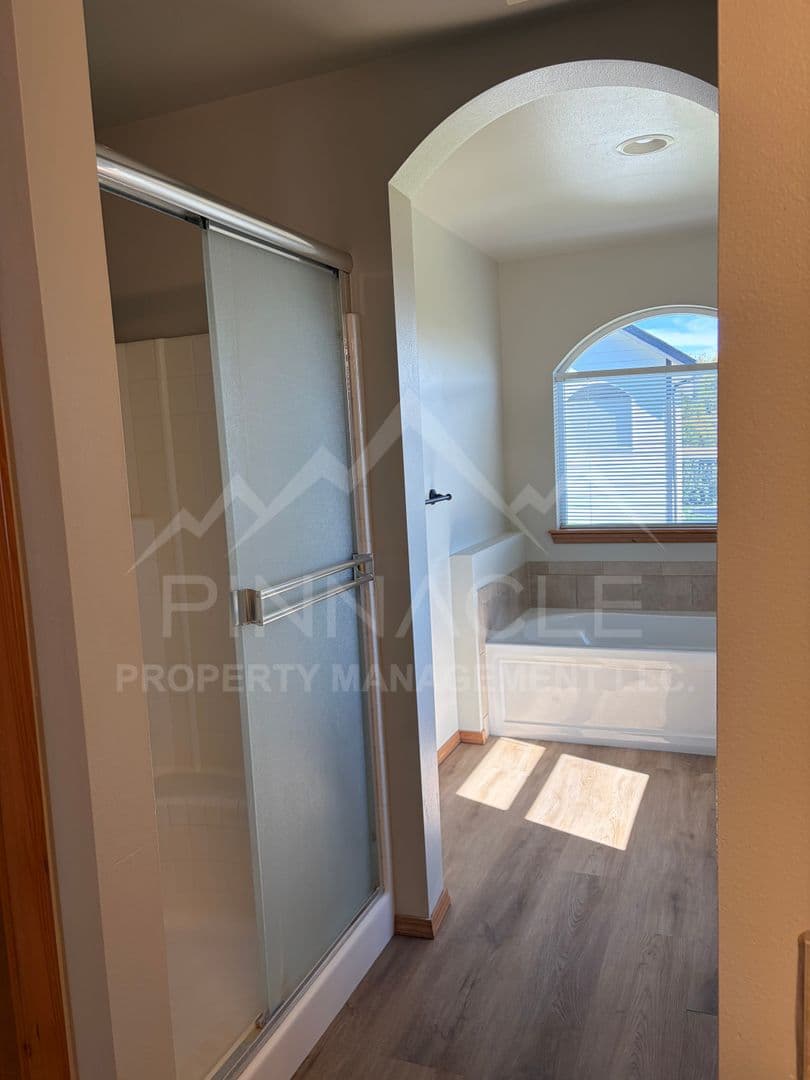 Ellensburg House: 1808 CLEARVIEW DR