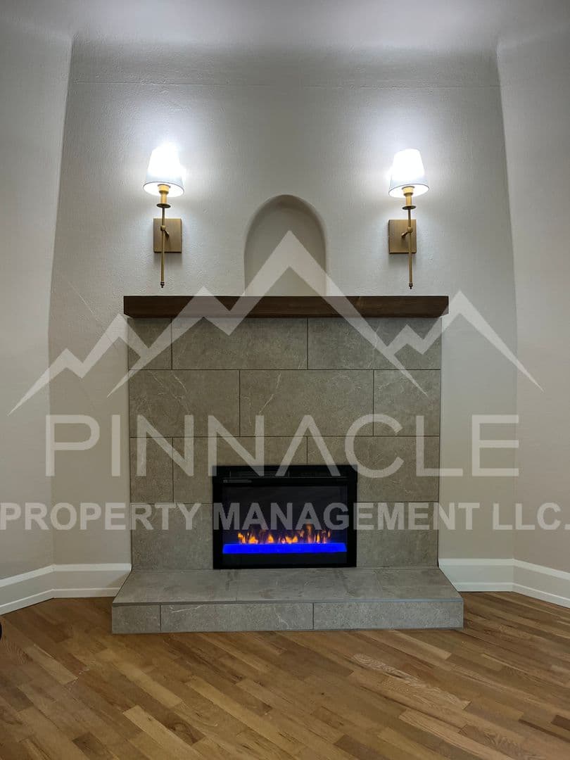 Yakima Apartment: 3 CHICAGO AVE