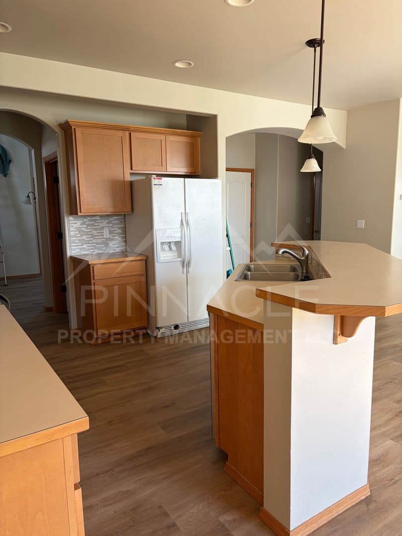 Ellensburg House: 1808 CLEARVIEW DR