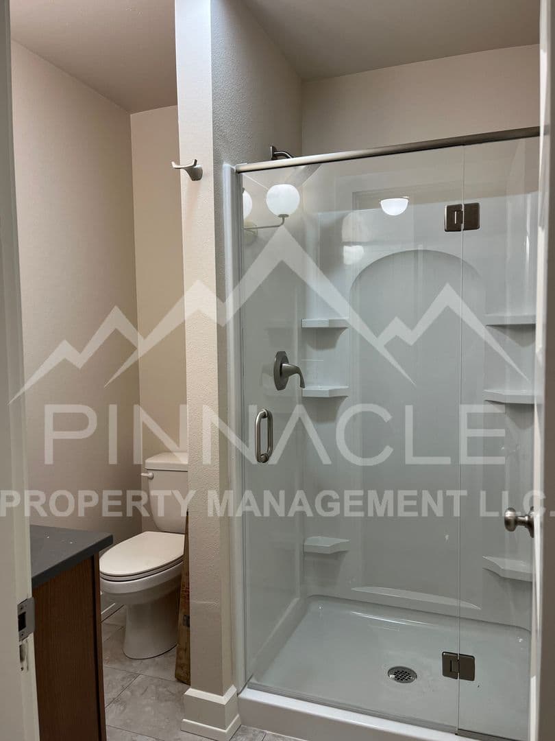 Yakima Apartment: 3 CHICAGO AVE