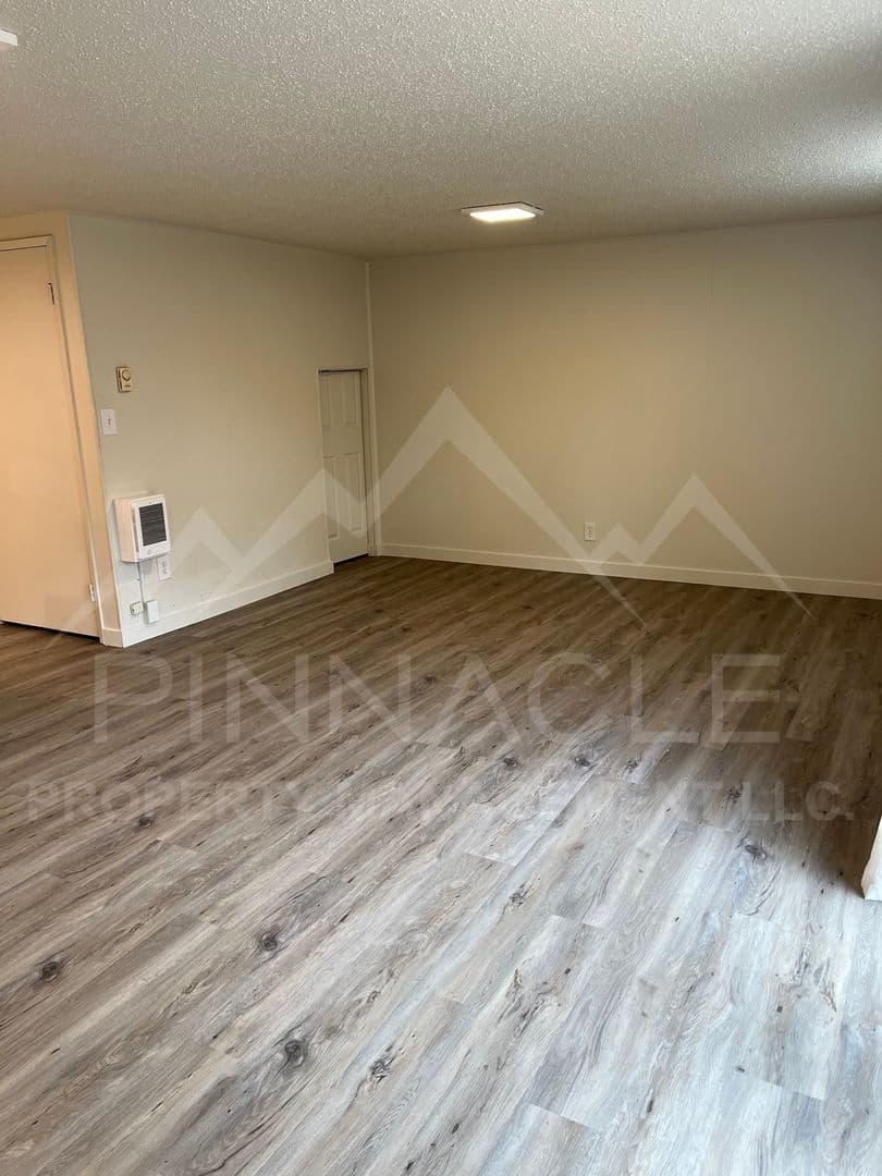 Yakima Apartment: 3 CHICAGO AVE