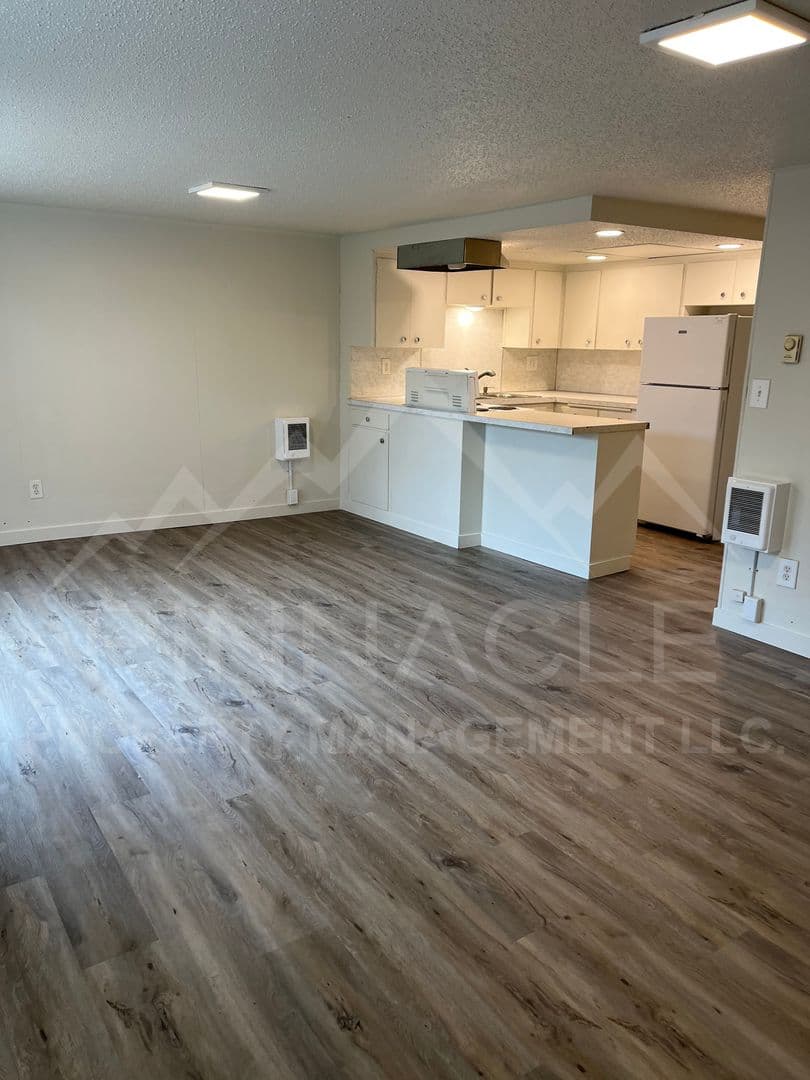 Yakima Apartment: 3 CHICAGO AVE