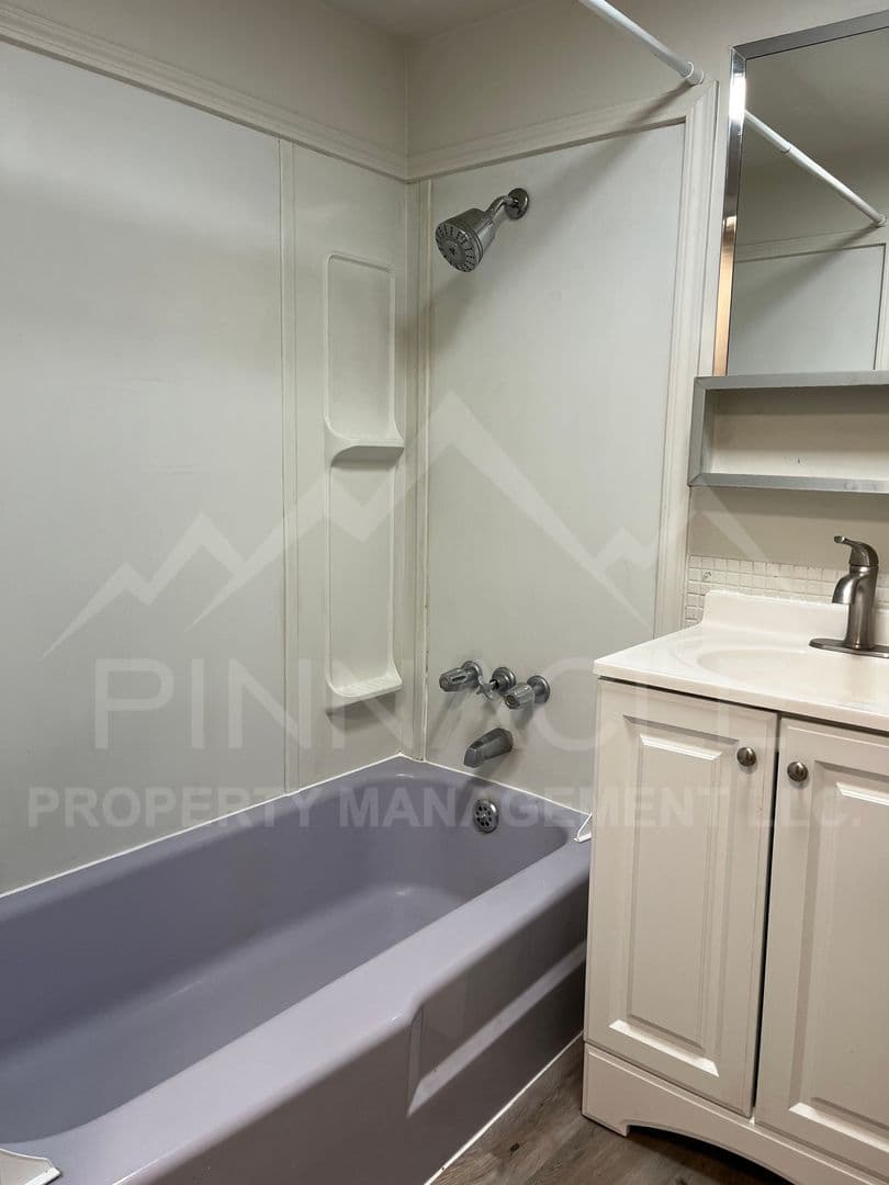 Yakima Apartment: 3 CHICAGO AVE