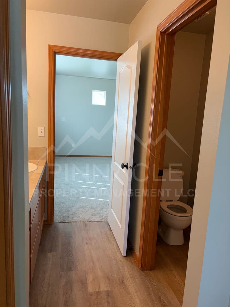Ellensburg House: 1808 CLEARVIEW DR